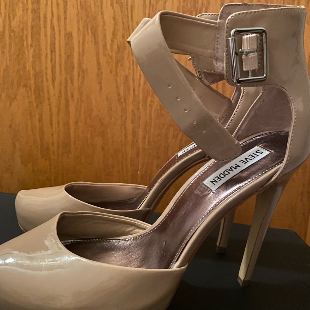 Beige heels (Nine West)